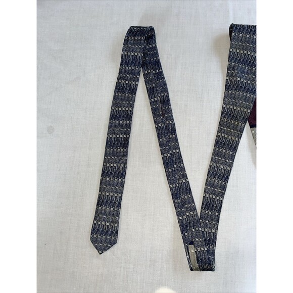 Vollerei Dress Tie Mens Size 58" Red Gray 100% Silk Designer - Picture 11 of 12